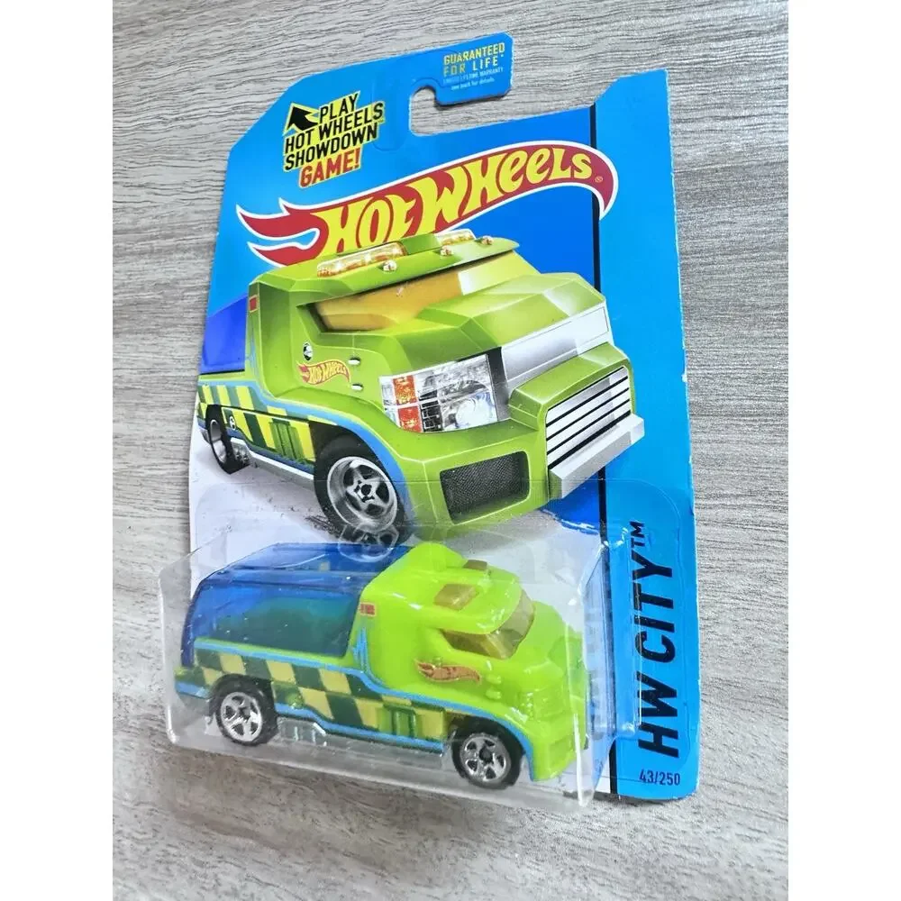 2014 Hot Wheels HW CITY Rapid Response 43/250 Green Car Hotwheels H46